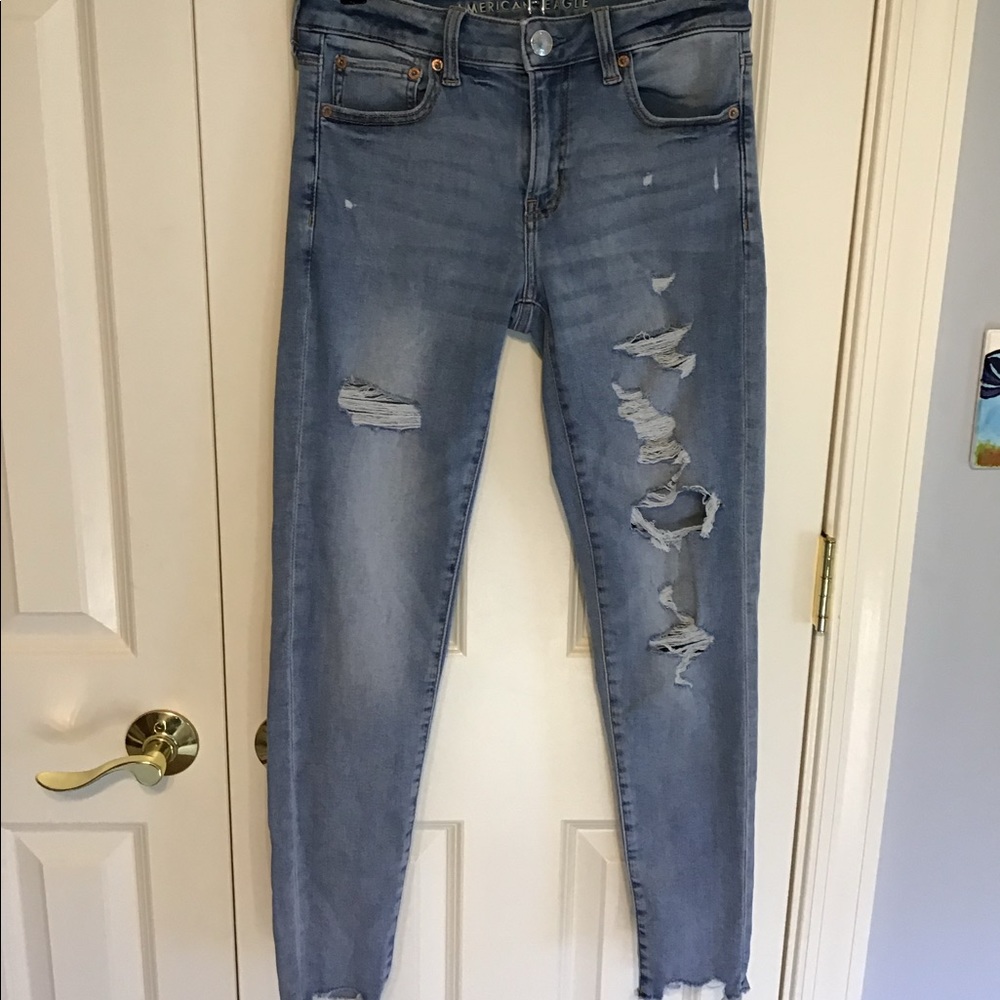 AMERICAN EAGLE OUTFITTERS Ripped Light Wash Jeans